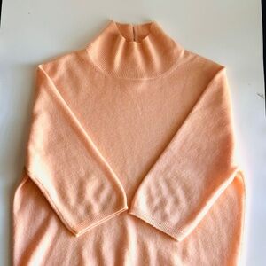 Women’s 100% Cashmere Sweater Made In Italy Size  46 Color Peach Short Sleeves